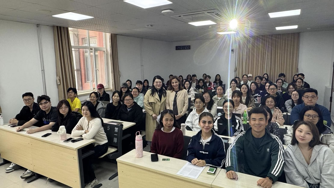 Η Διευθύντρια του Athens MBA, Καθηγήτρια Ελένη Σαλαβού, παρουσίασε το ερευνητικό της έργο σχετικά με τις επιχειρηματικές προθέσεις νέων